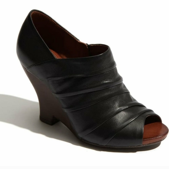 Naya for Anthropologie Black Genesis Leather Peep Toe Wedge Sandals NWT Size 8 - Picture 13 of 13